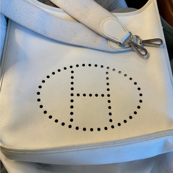 Pre-Owned Hermes PM Evelyne Bag Gen III Clemence
Strap can be change if desired - Picture 10 of 15